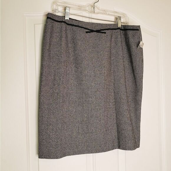Tahari Wool Blend Skirt - Picture 3 of 6